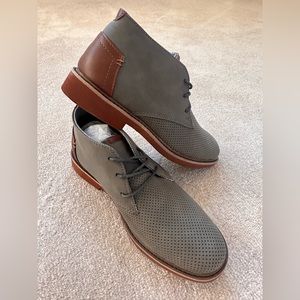 Deer Stags Boys Size 4 Gray Ballard 2 Chukka NWT